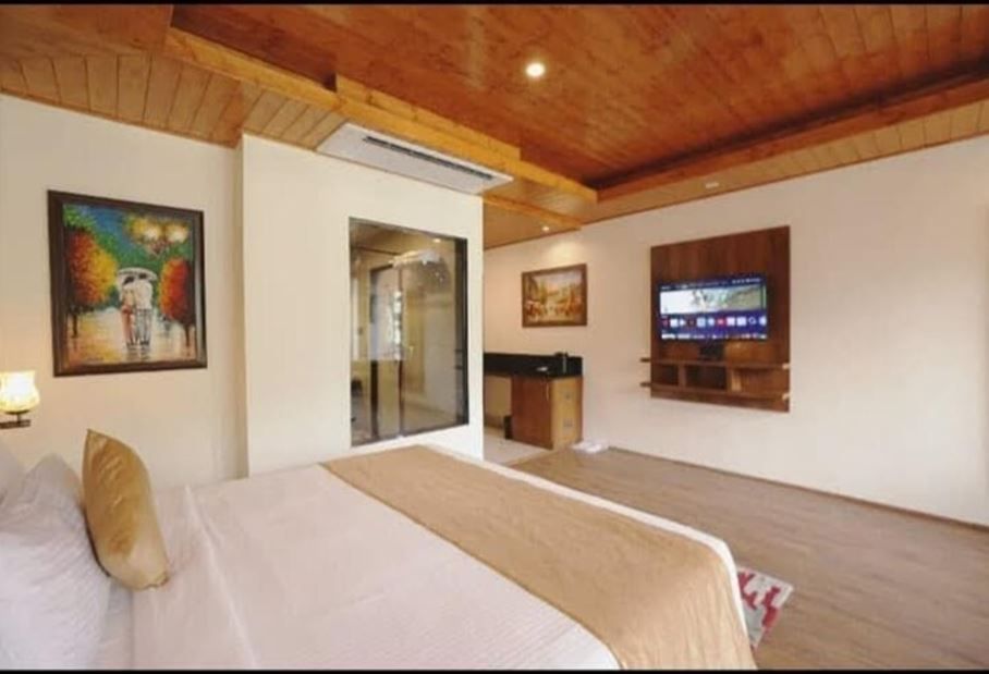 Premium Room With Balcony (Valley View)