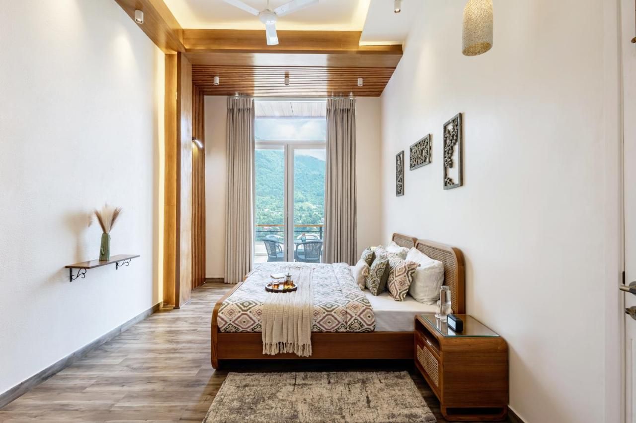 3 BHK with Terrace Near Lake View