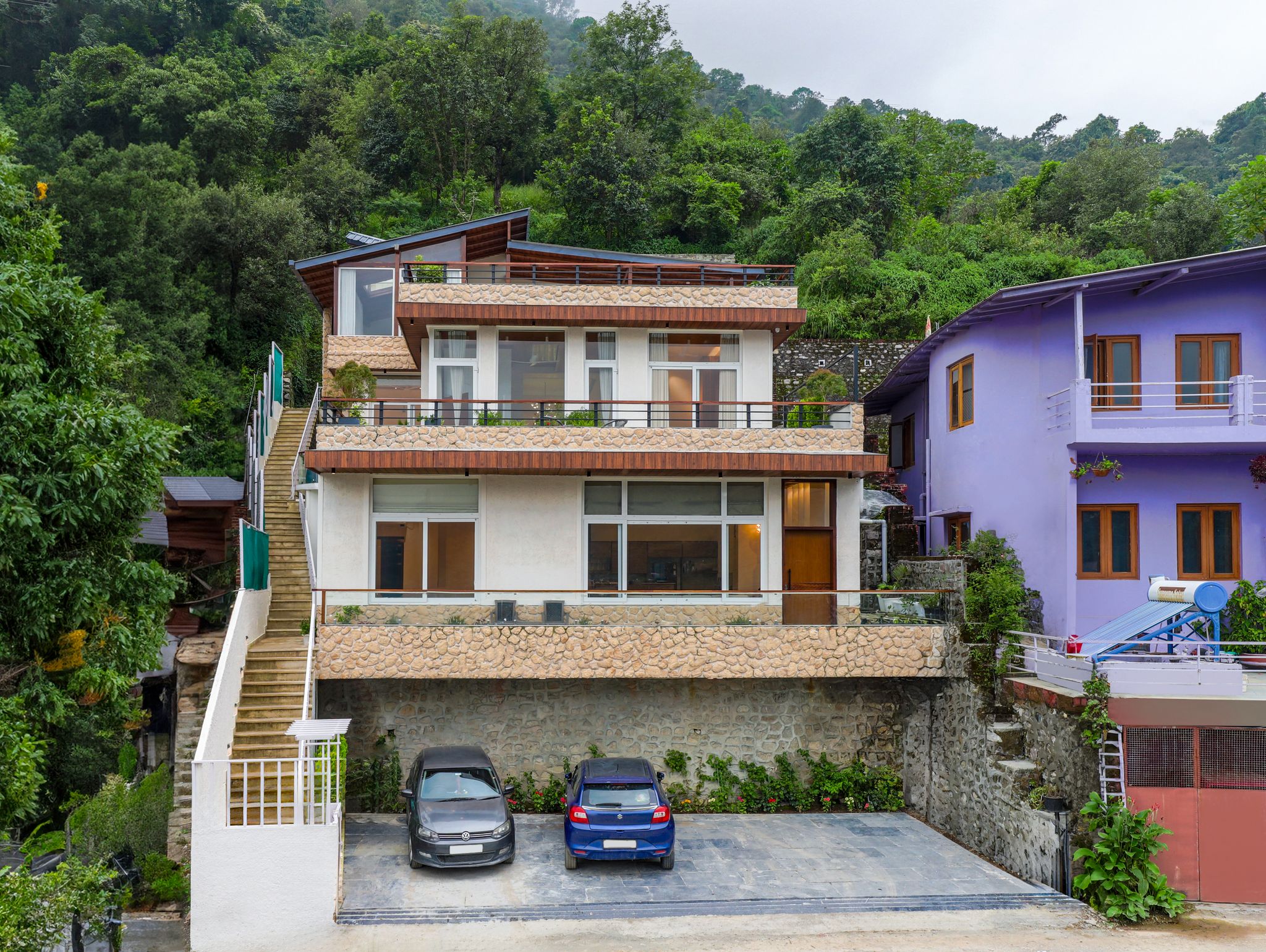 ELIVAAS 6 BHK with Balcony & Lake View | Antarmann Casa Zenith
