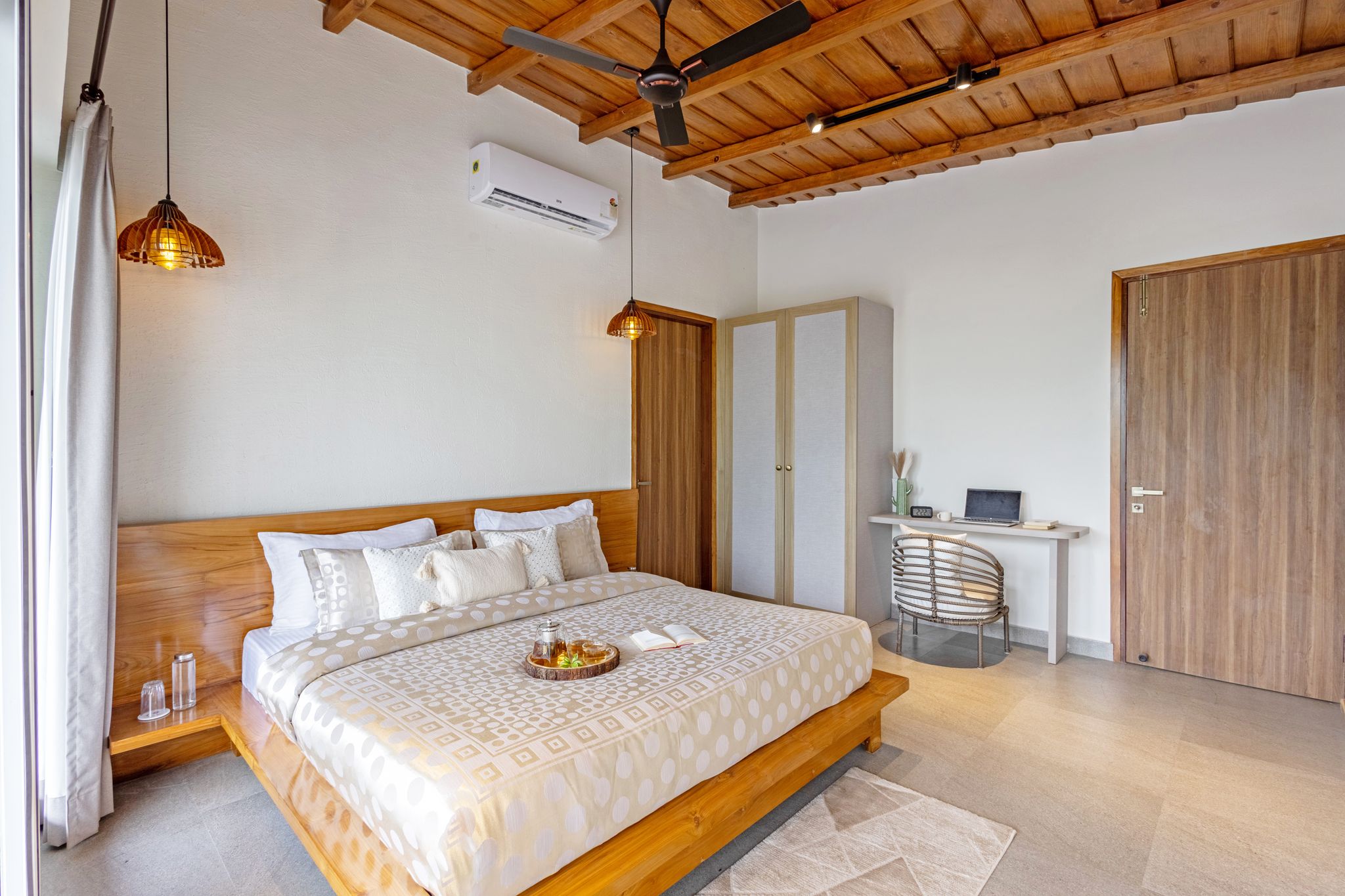 ELIVAAS 6 BHK with Balcony & Lake View | Antarmann Casa Zenith 6 BHK with Balcony & Lake View 8