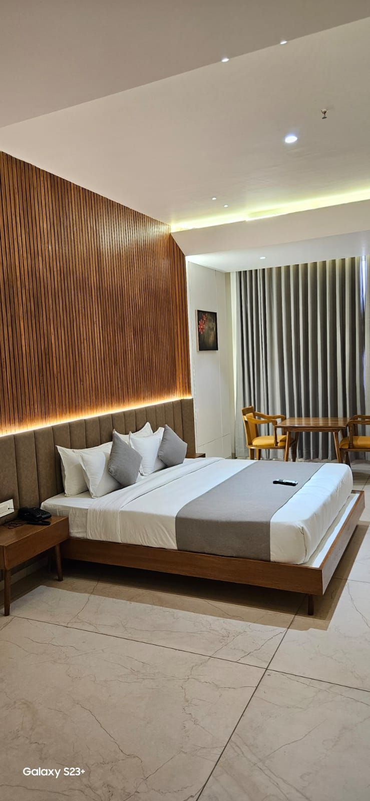 EXECUTIVE ROOM WITH BATHTUB