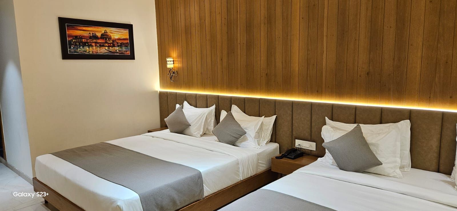 EXECUTIVE FAMILY GUEST