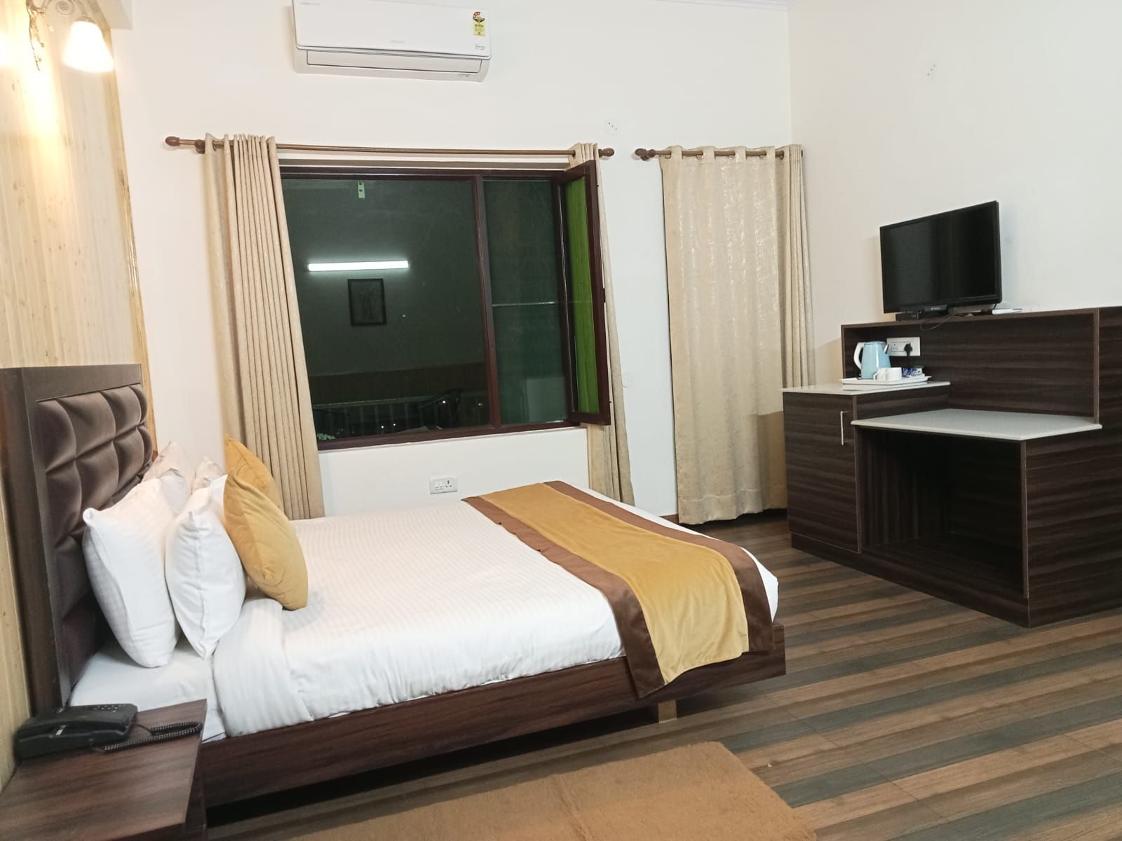 Pineland Resort & Chalets Kasauli Deluxe Room 6