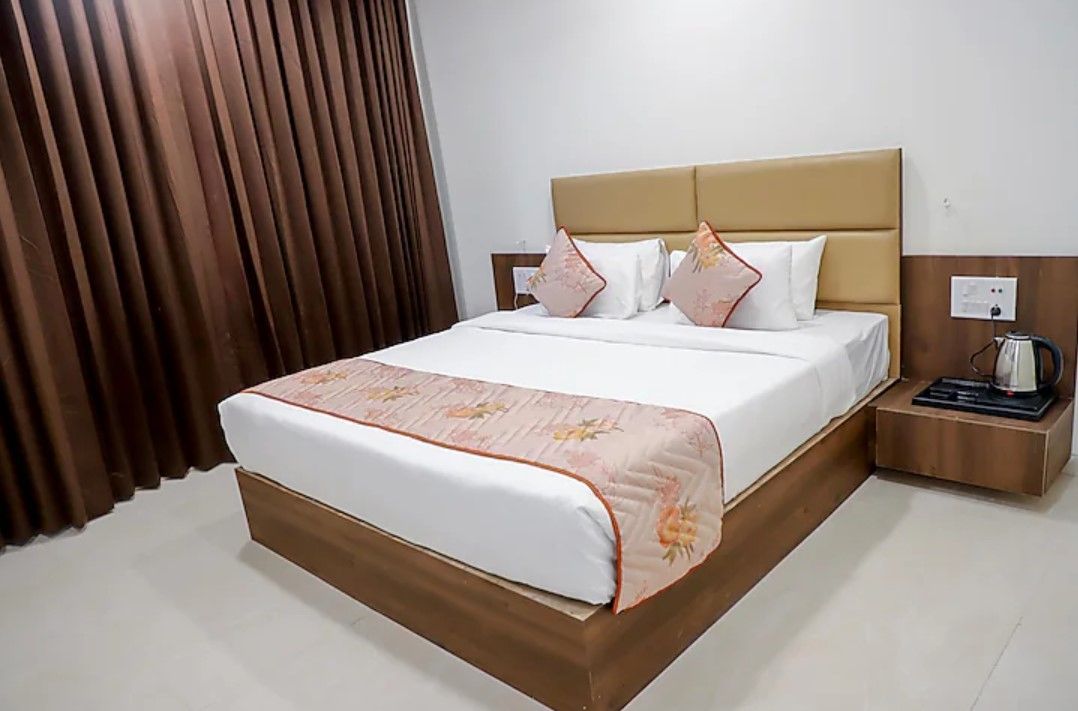 P. G. SONS HOTEL & RESORT Silver Room