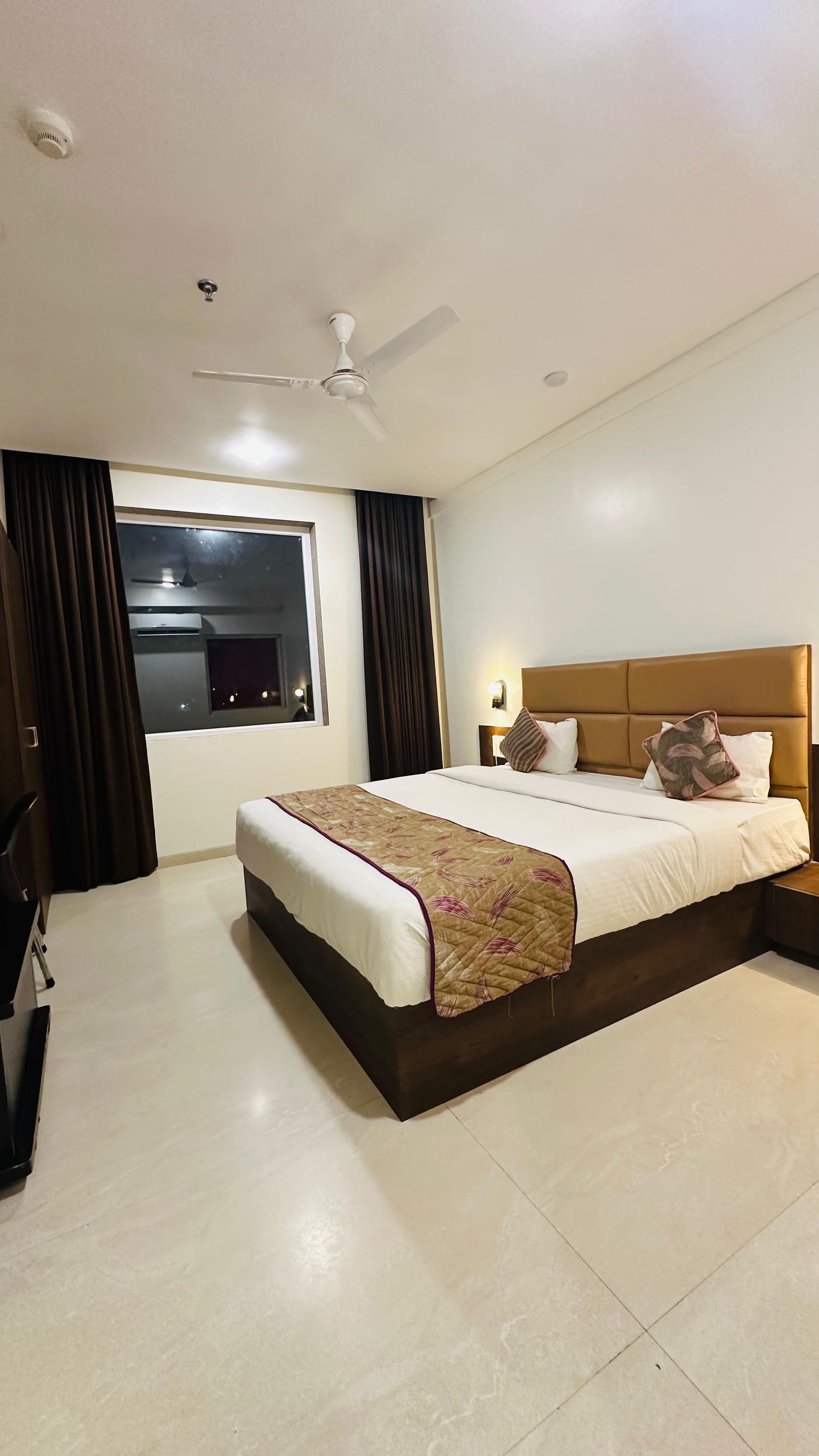 PG RESORT Emerald Suit