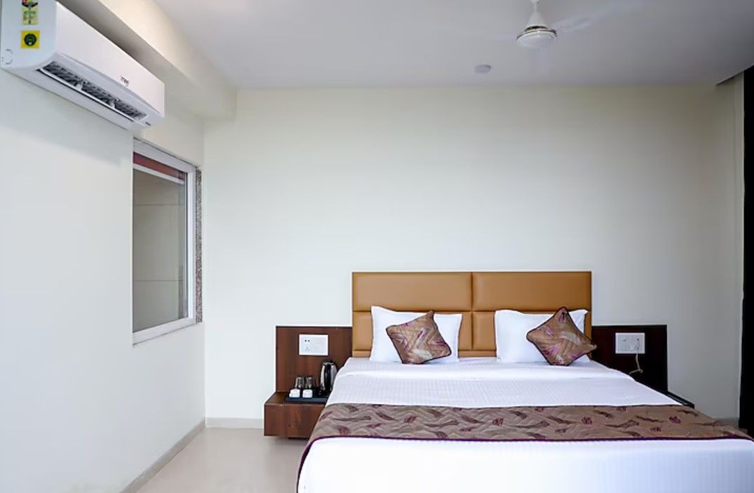 P. G. SONS HOTEL & RESORT Gold Room