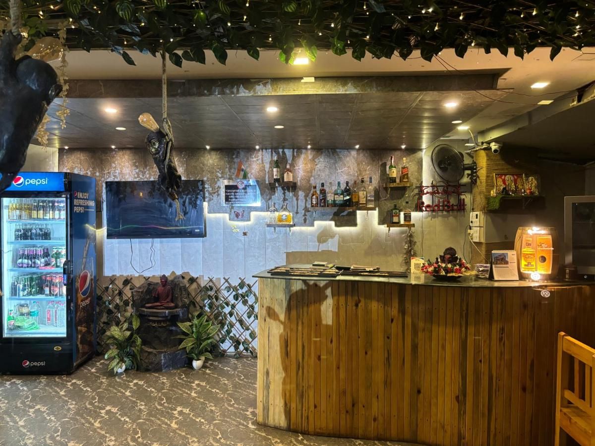 Food & Dining