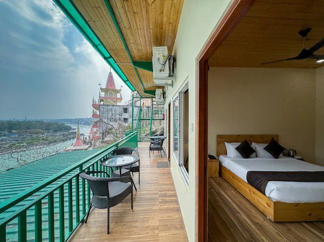  Leisure Cave By Ganges  Deluxe Room with Ganga View Balcony