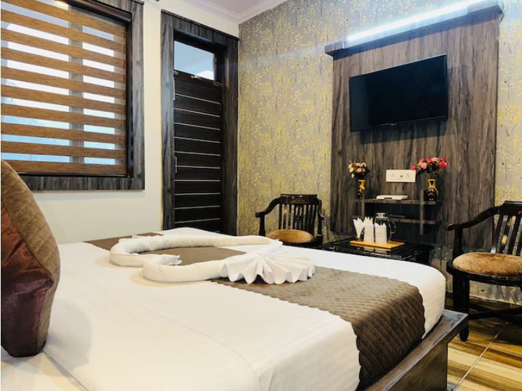 Hotel Him Residency Mcleodganj Queen Room With Balcony 3