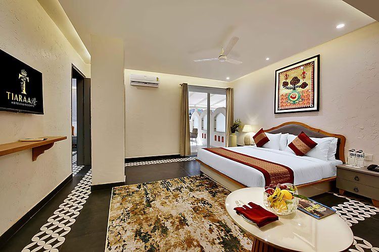 Family Room with 02 Bedroom, 01 Bathroom, balcony and city view