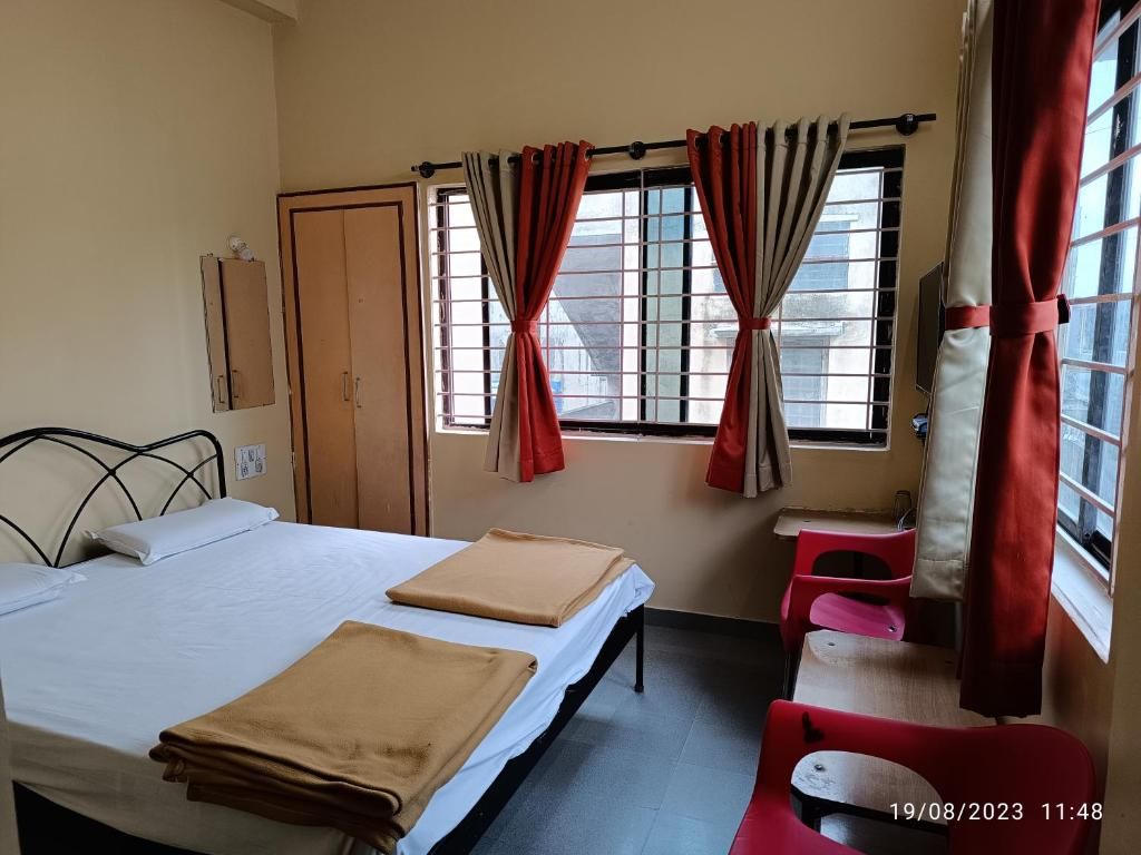 Shanti Comforts, Davangere Deluxe Non AC room 4