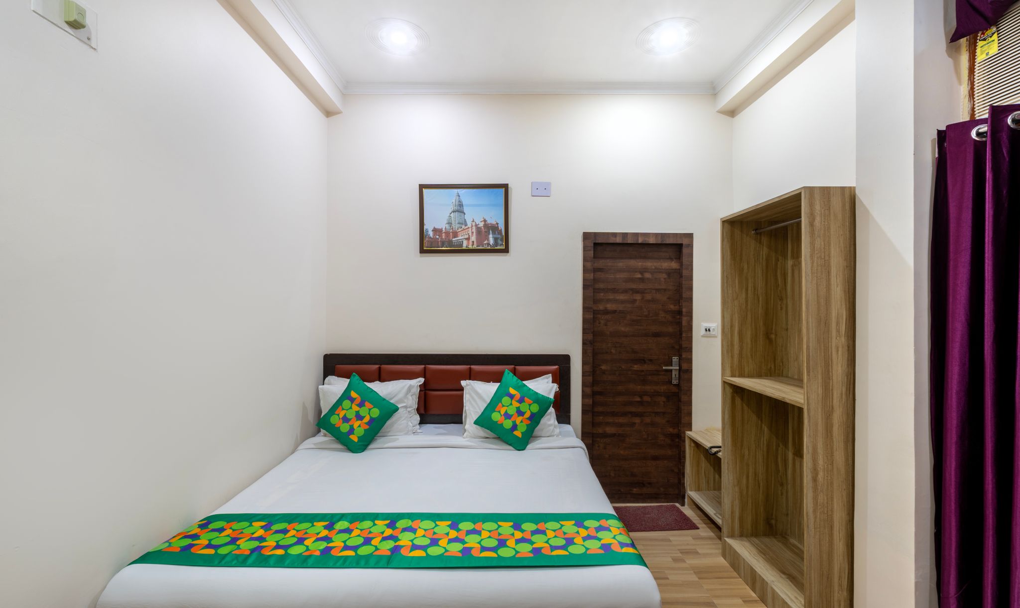 Treebo Om Shree Banaras Economy Room 3