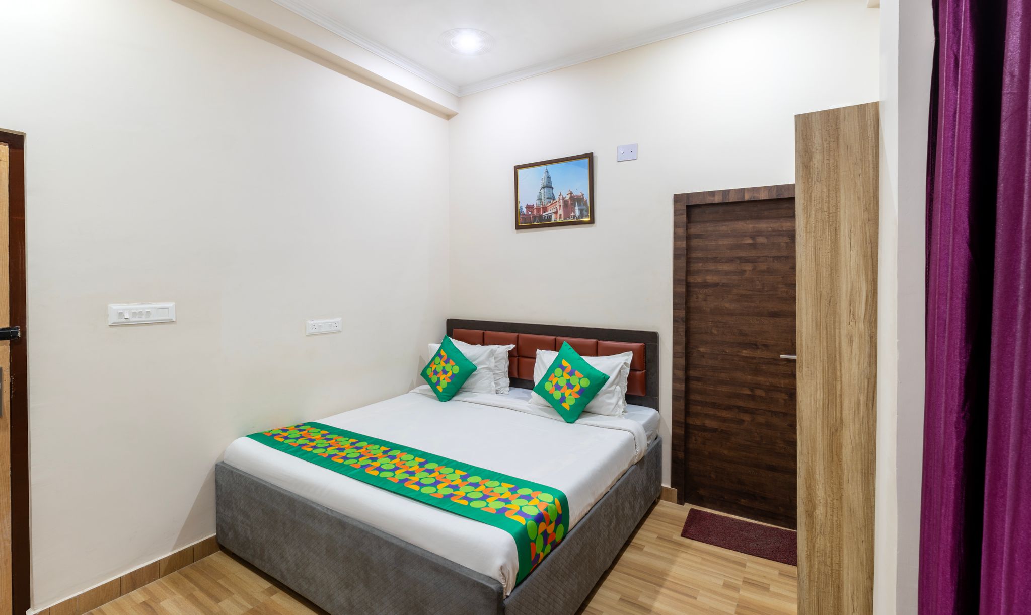 Economy Room