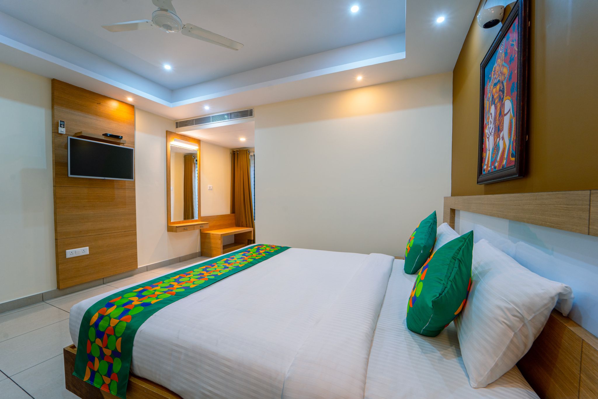 Treebo Sree Varshavilas Regency, 500 Mtrs From Guruvayoor Temple Deluxe Room 2