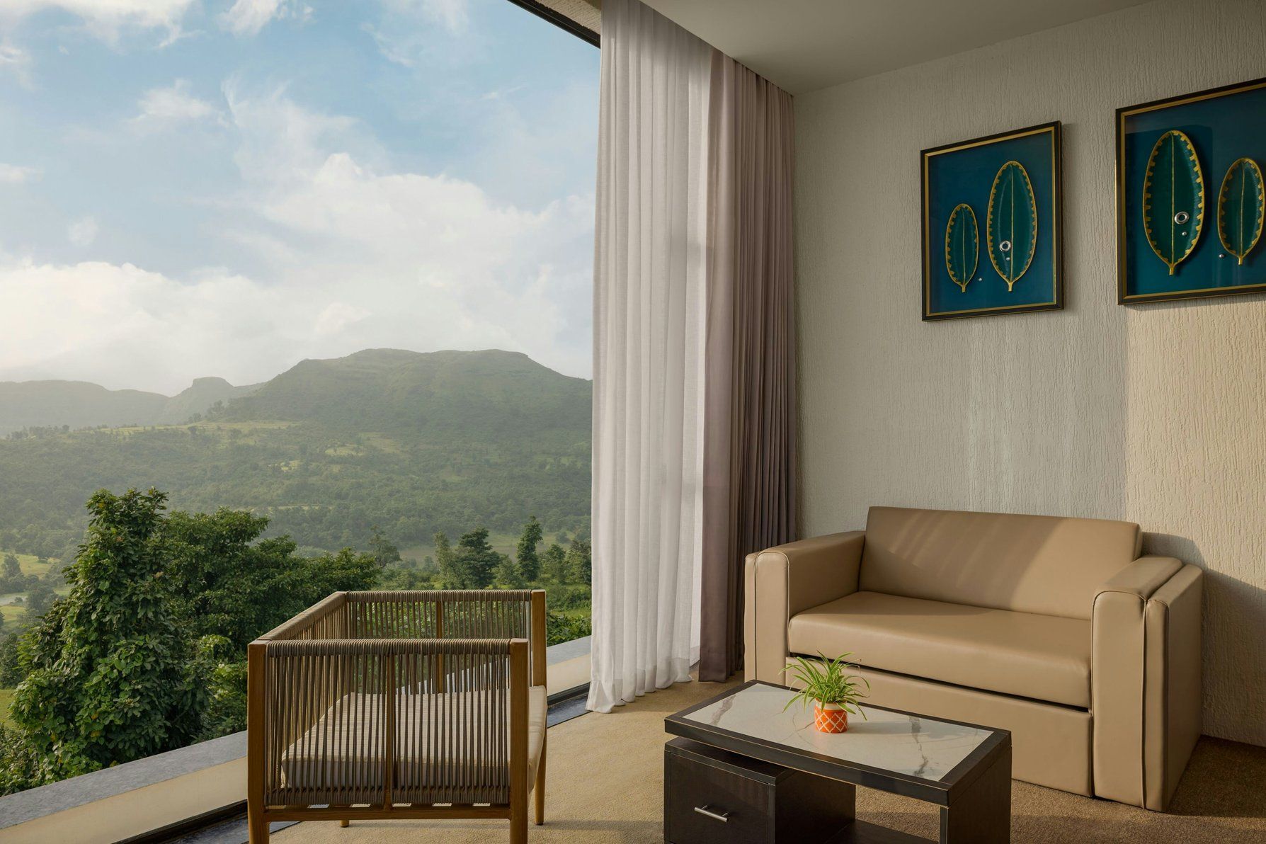 Hazel Studio Suite - Living Room - Mountain View