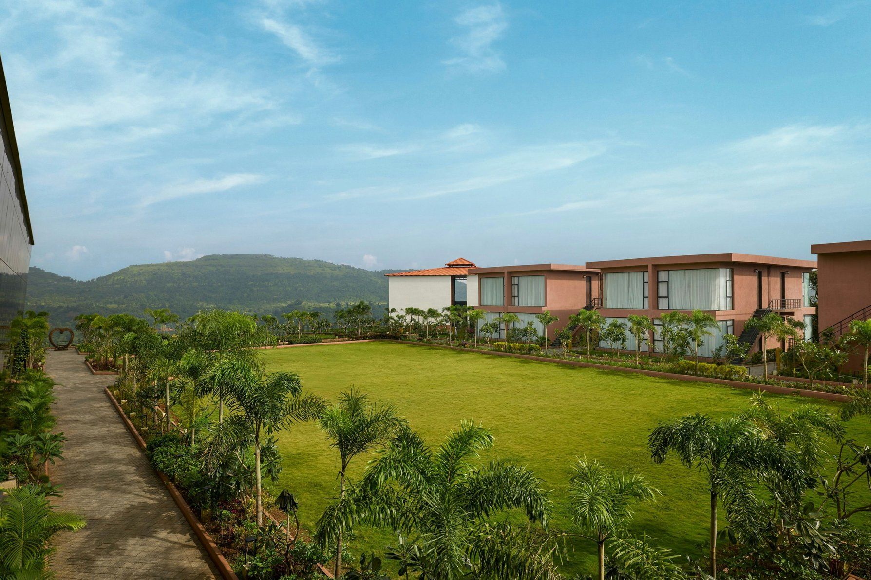 Purna Lawns - Palm Trees - Mountain Views