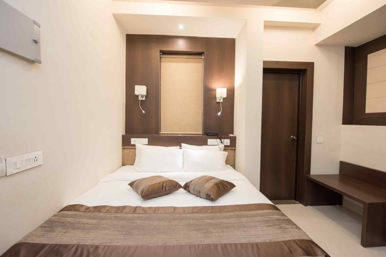 Victoria Paradise Inn Deluxe AC Room 2