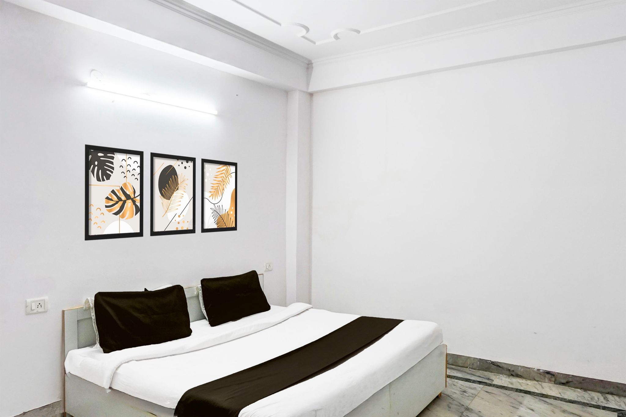 Hotel O Maharaja Hotel Near Vinayak Hospital Galli no. 5 Atta Market Classic 5