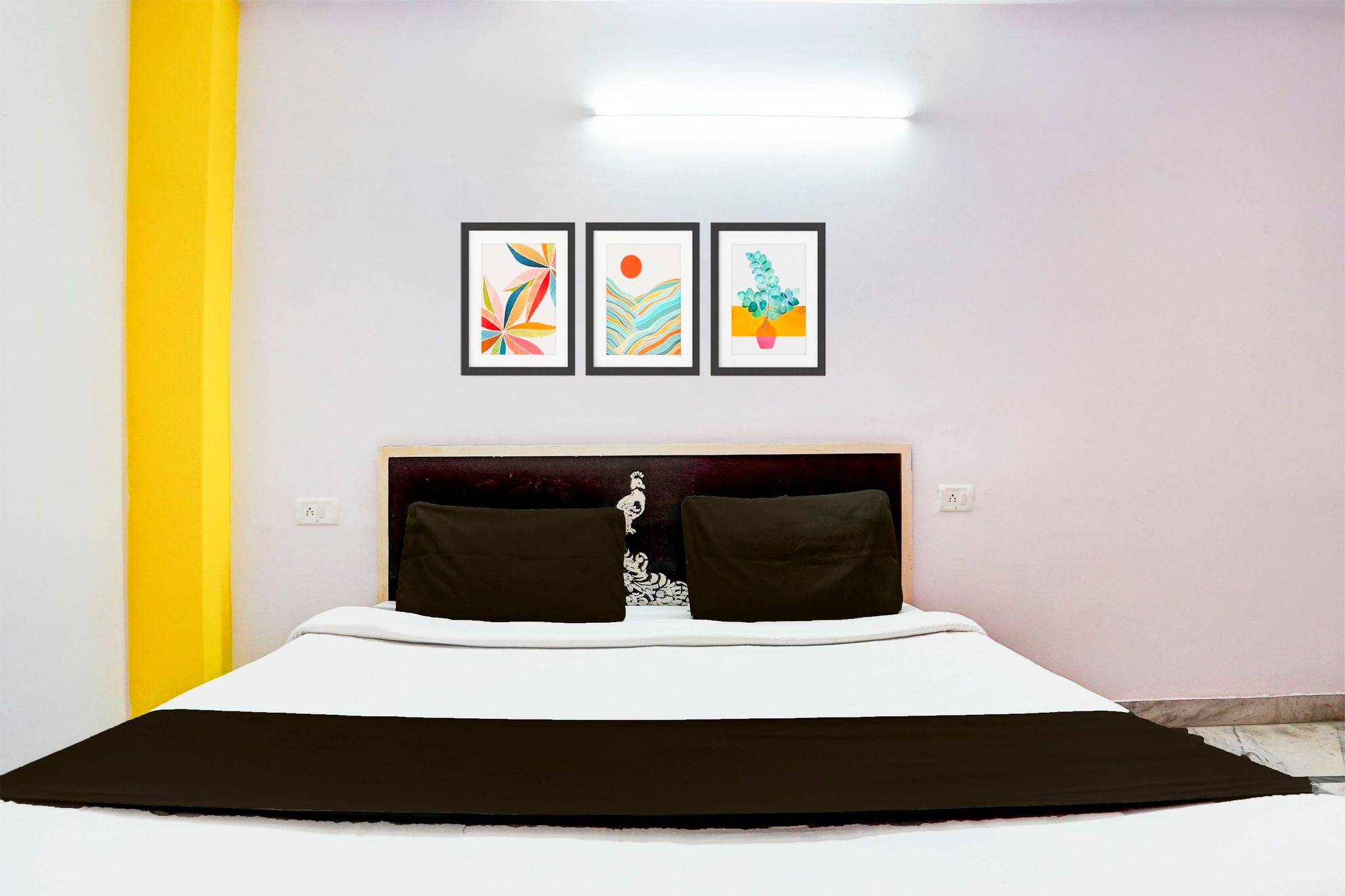 Hotel O Maharaja Hotel Near Vinayak Hospital Galli no. 5 Atta Market Classic 6