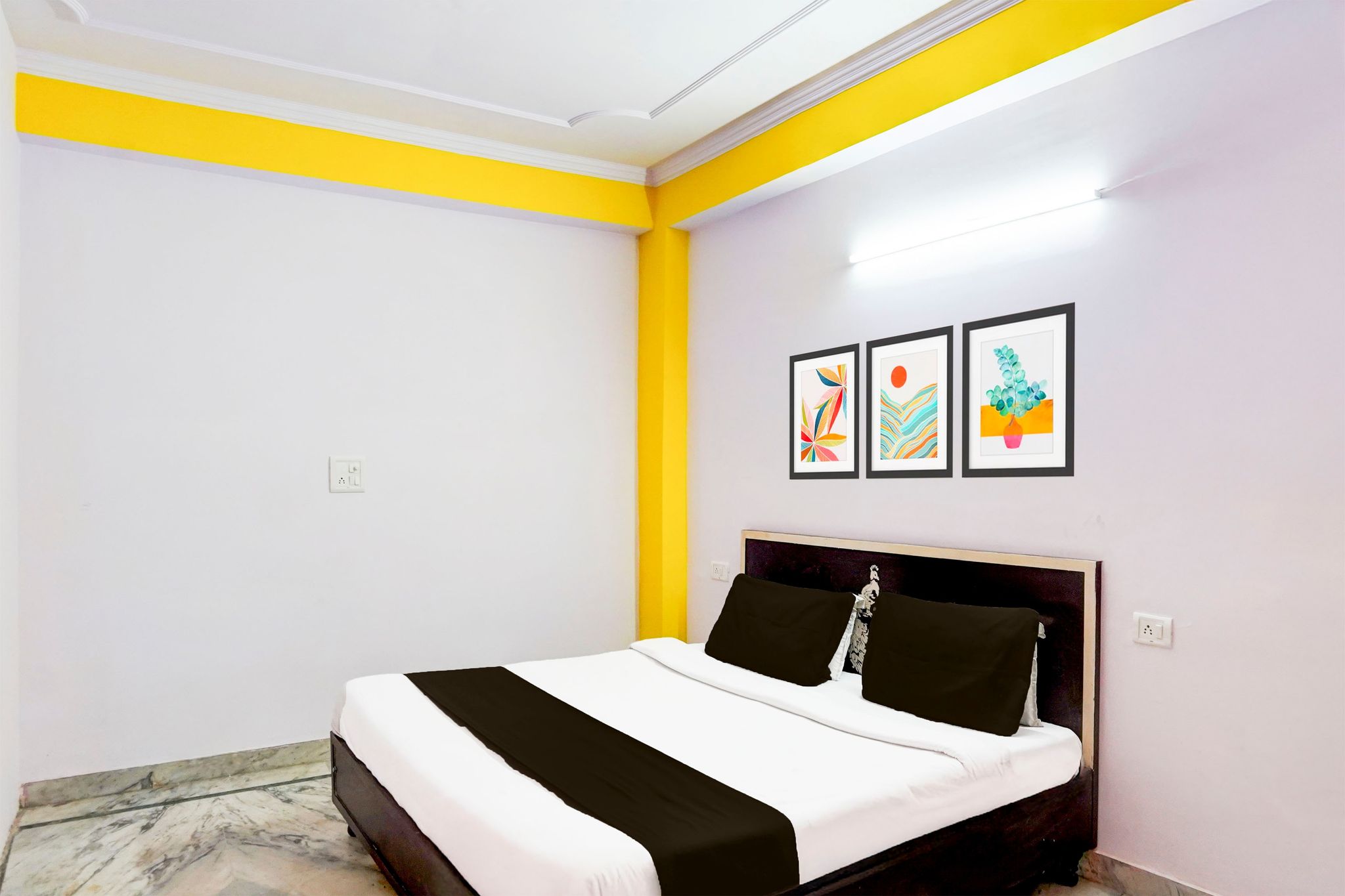 Hotel O Maharaja Hotel Near Vinayak Hospital Galli no. 5 Atta Market Classic 4