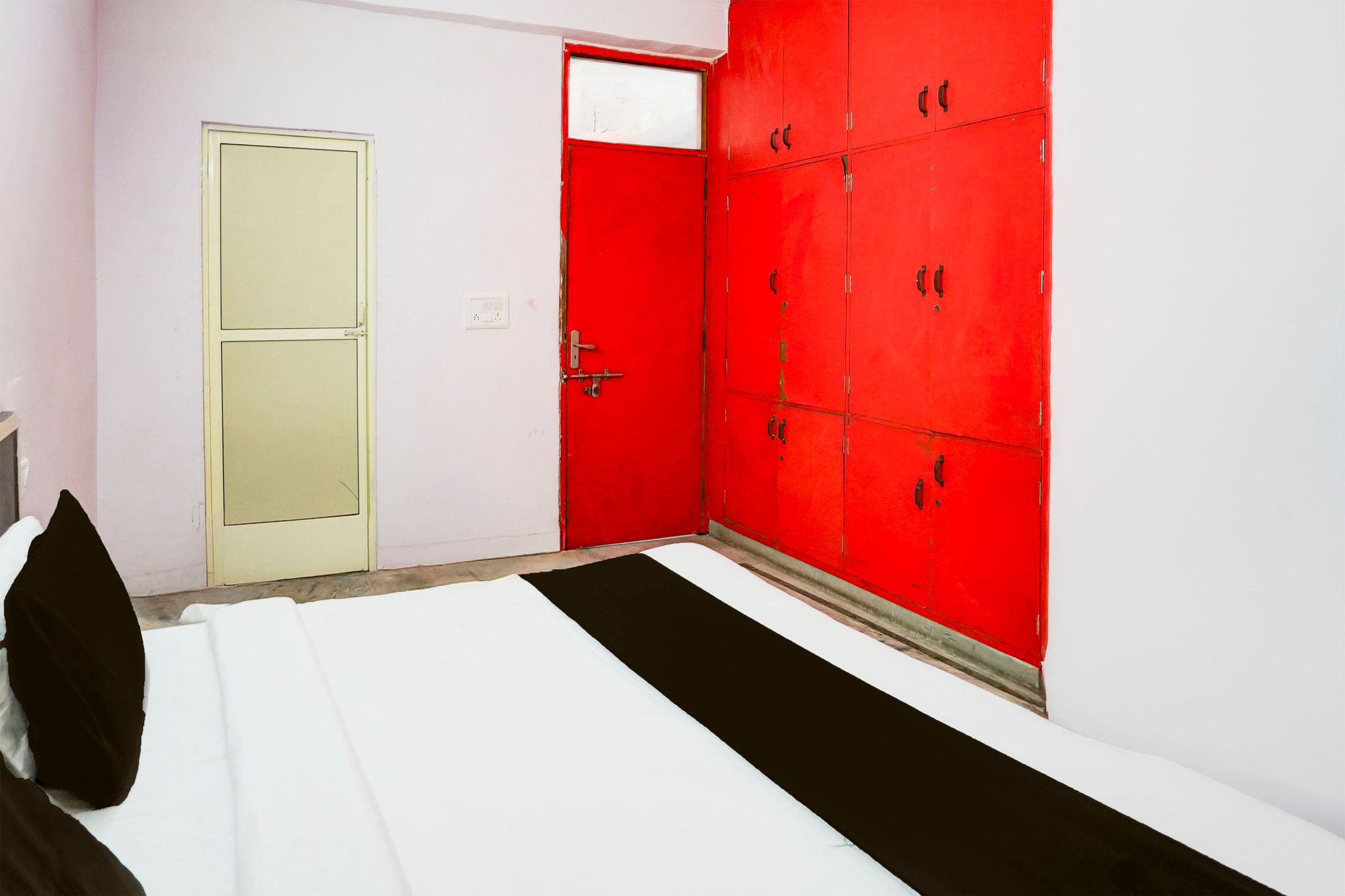 Hotel O Maharaja Hotel Near Vinayak Hospital Galli no. 5 Atta Market Classic 7