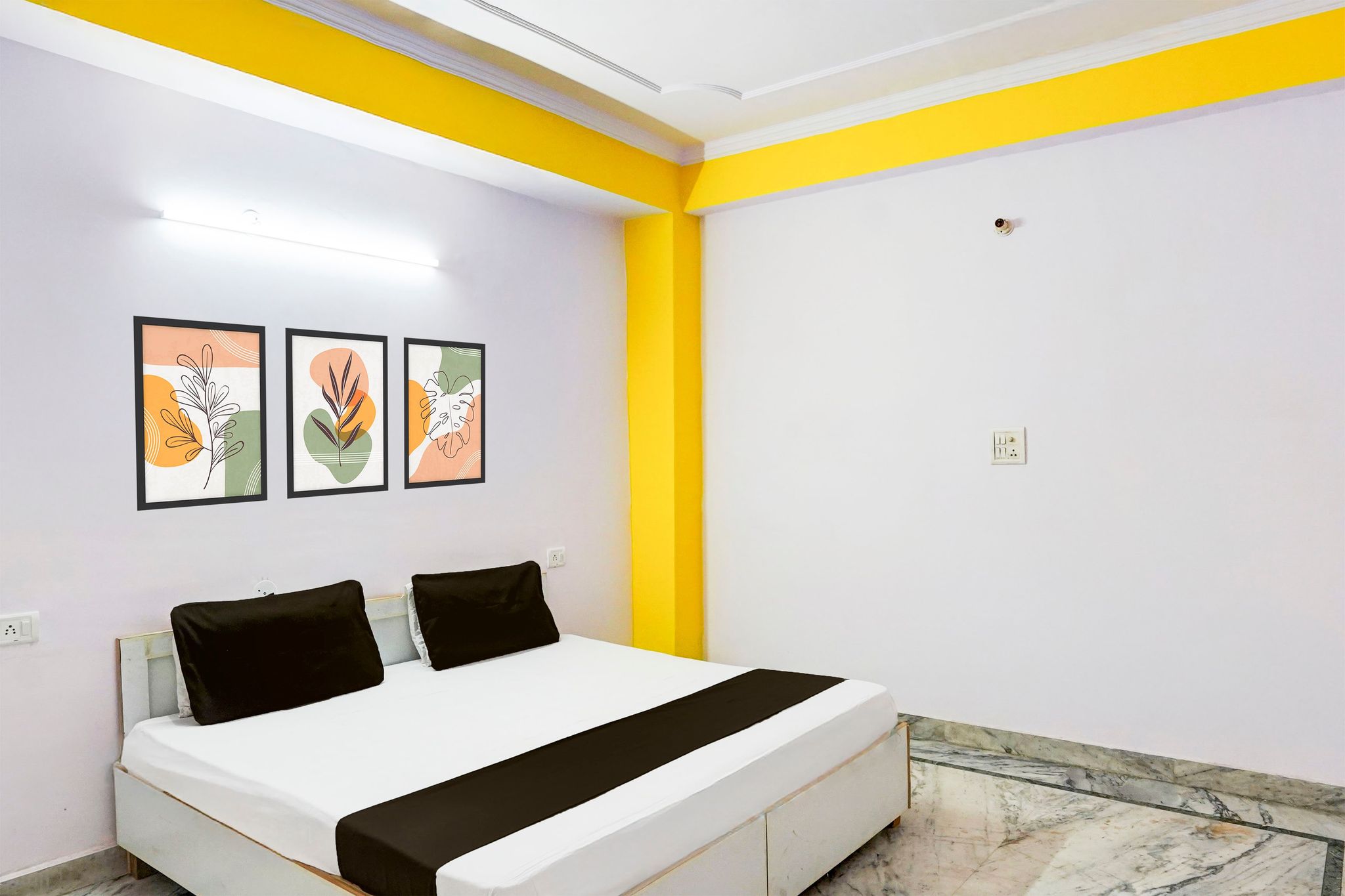 Hotel O Maharaja Hotel Near Vinayak Hospital Galli no. 5 Atta Market Classic 11