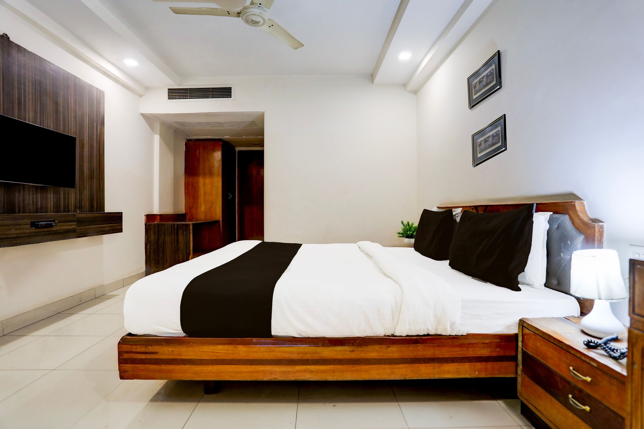 Townhouse Padav Square Gwalior Formerly Hotel Shelter Classic 4