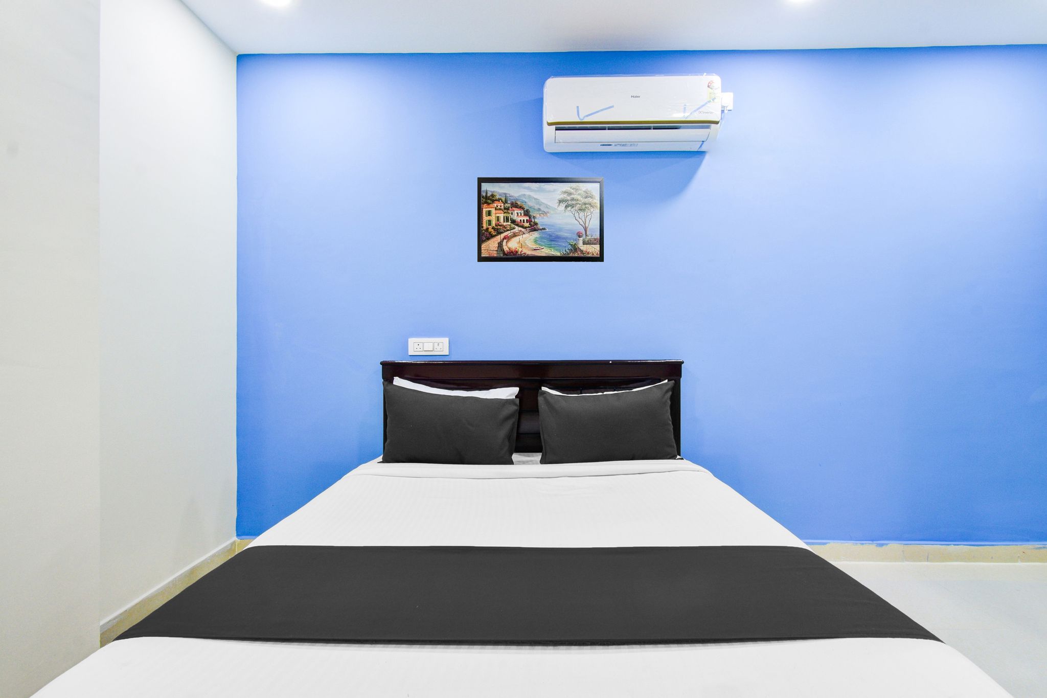 Hotel O Royal stay luxury  rooms Classic 8