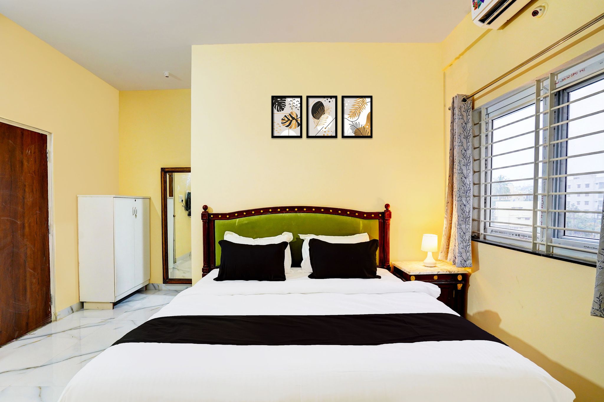 Hotel O RR Comforts Classic 12