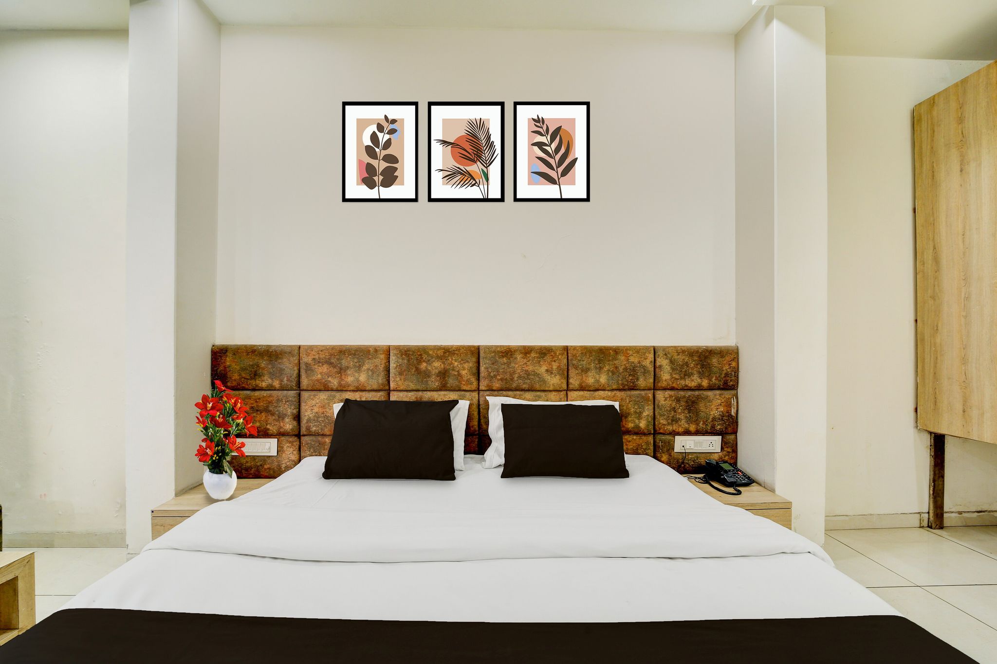 Super Collection O Bairagarh Railway Station Formerly Hotel OM Palace Classic 18