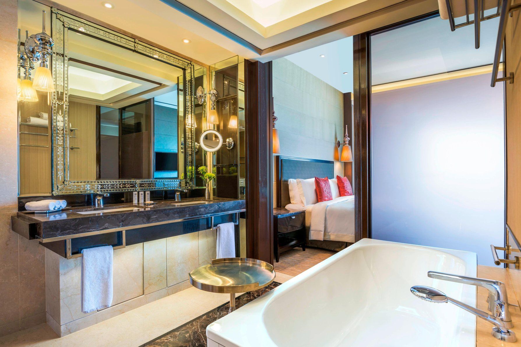 Caroline Astor Suite - Bathroom - Tub