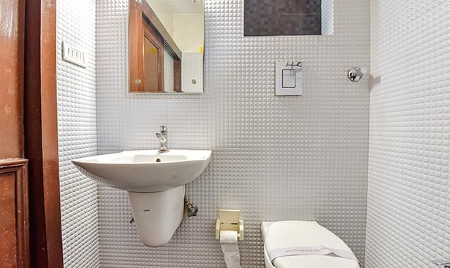 FabHotel Taj Deluxe Room  4