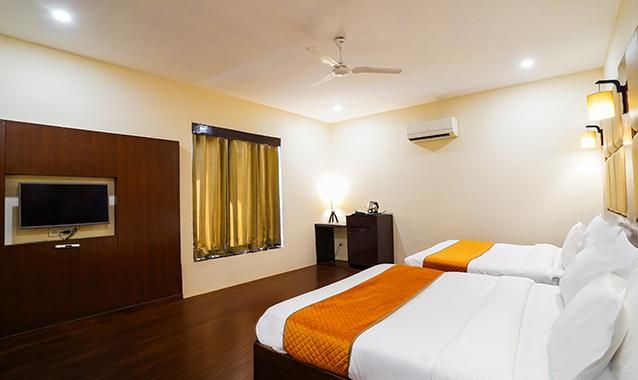 FabHotel Polovictory Palace Suite Room