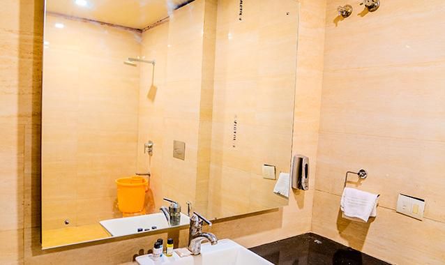 FabHotel Polovictory Palace Suite Room 3