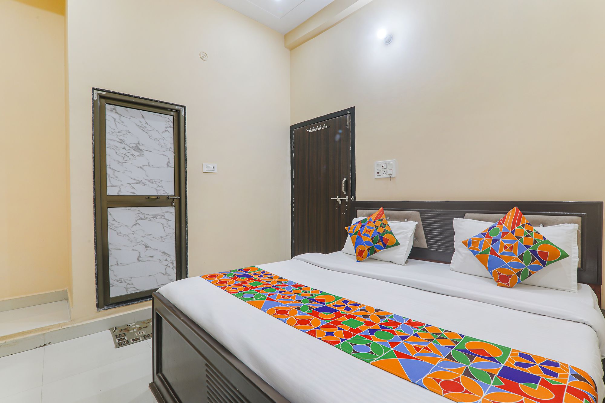 FabExpress Saryu Deluxe Room 2