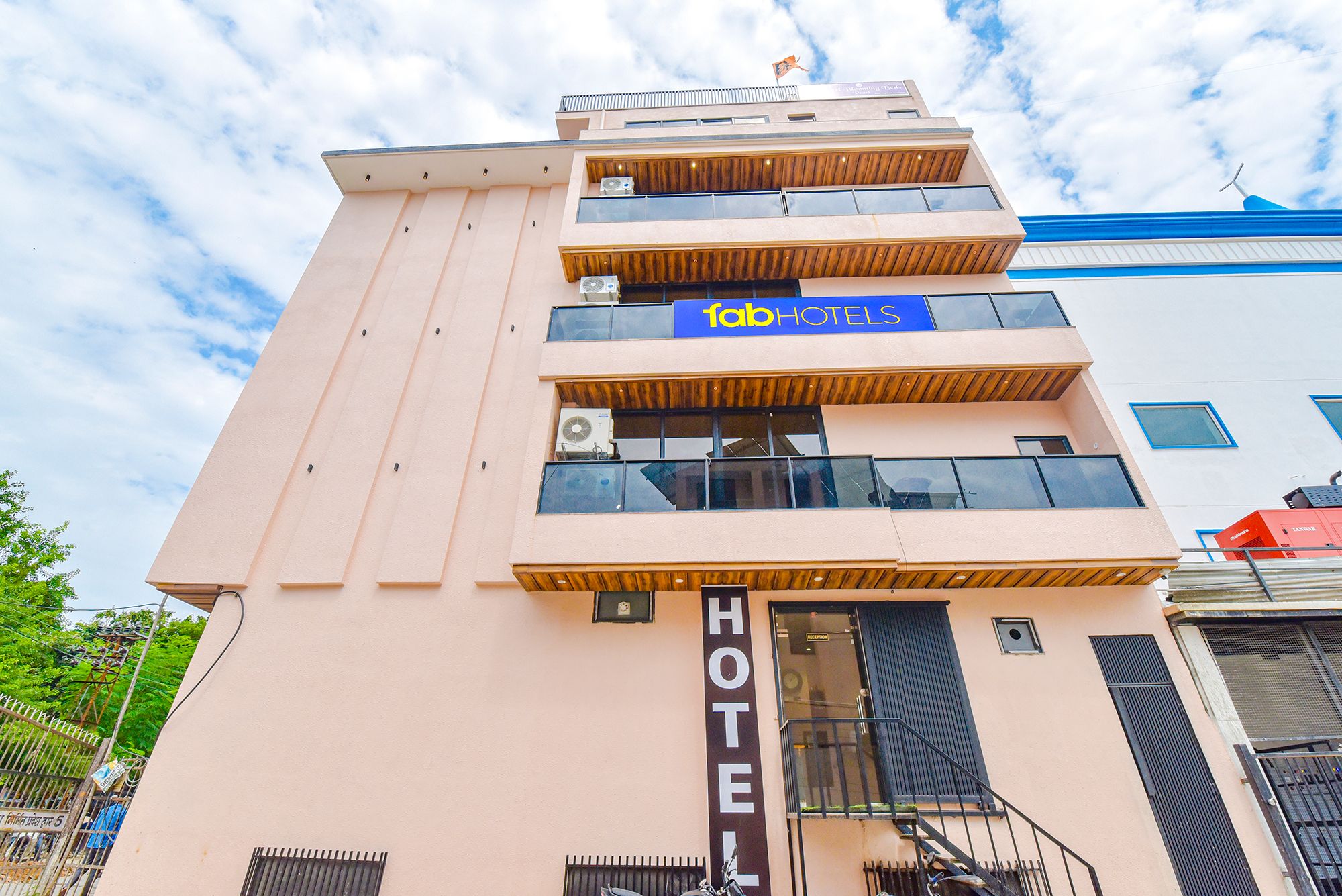 FabHotel Blooming Beds Pearl