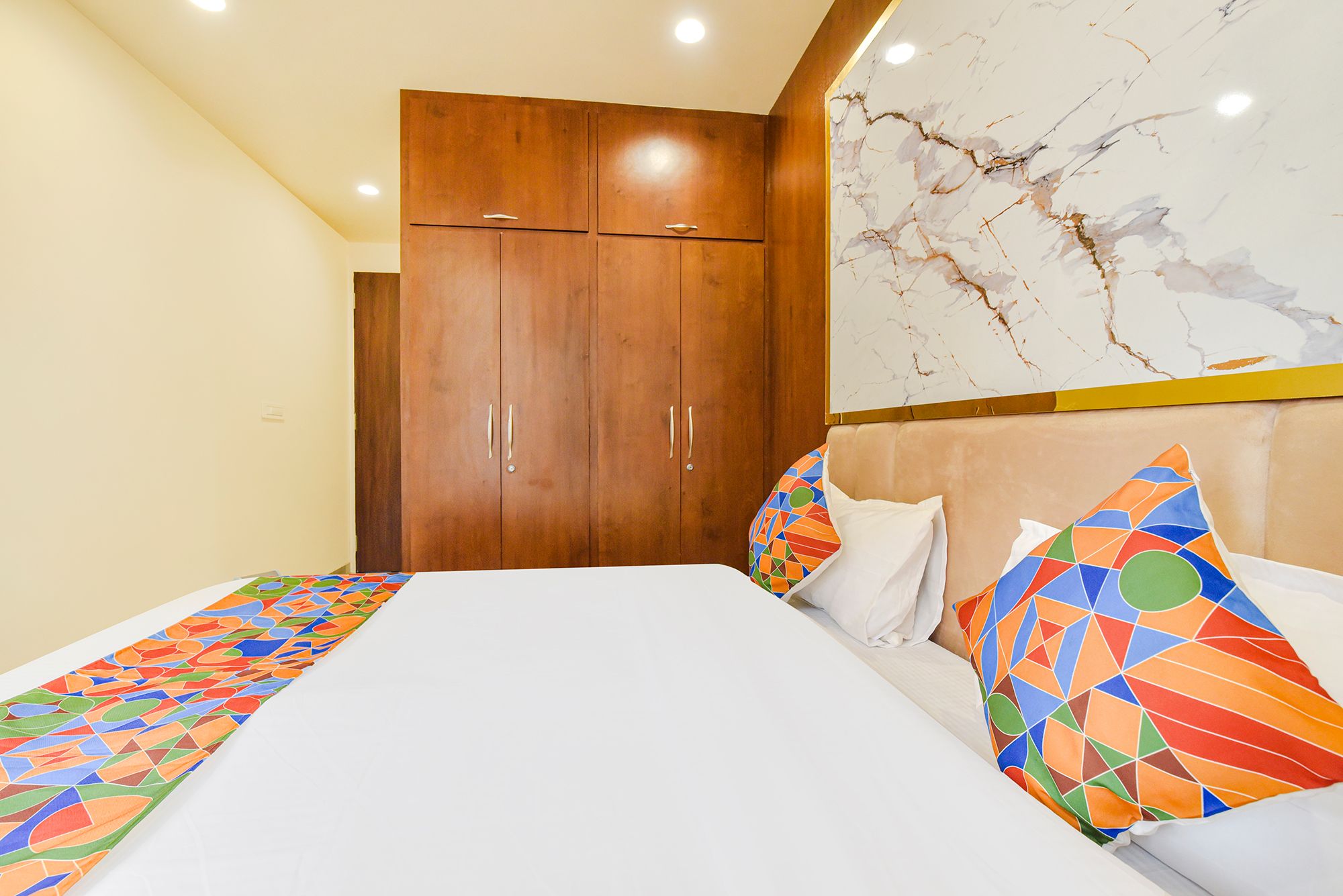 FabHotel Blooming Beds Pearl Deluxe Room  4