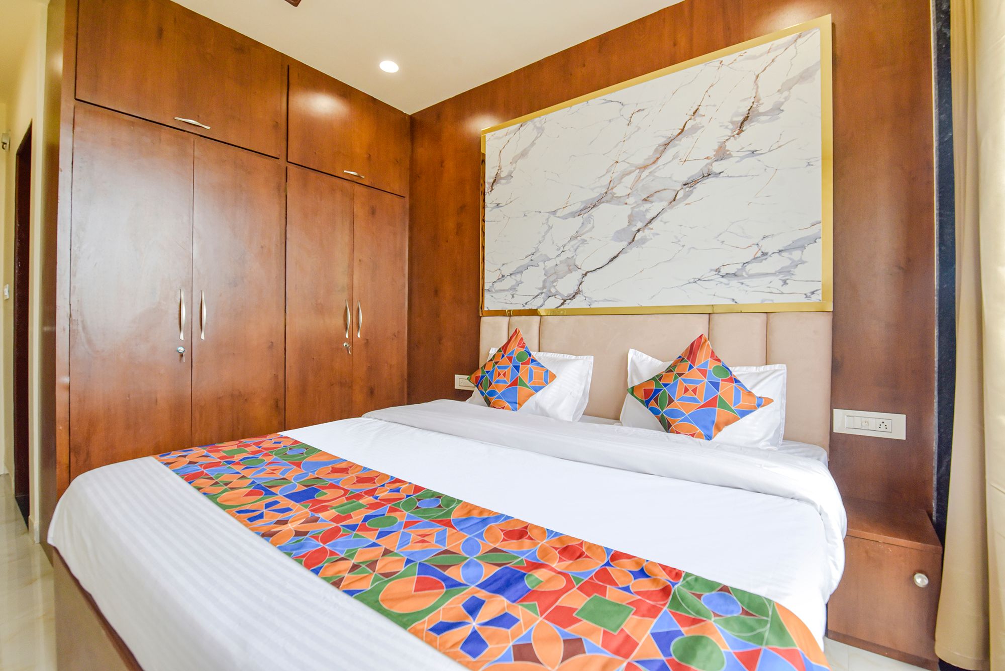 FabHotel Blooming Beds Pearl Deluxe Room  2