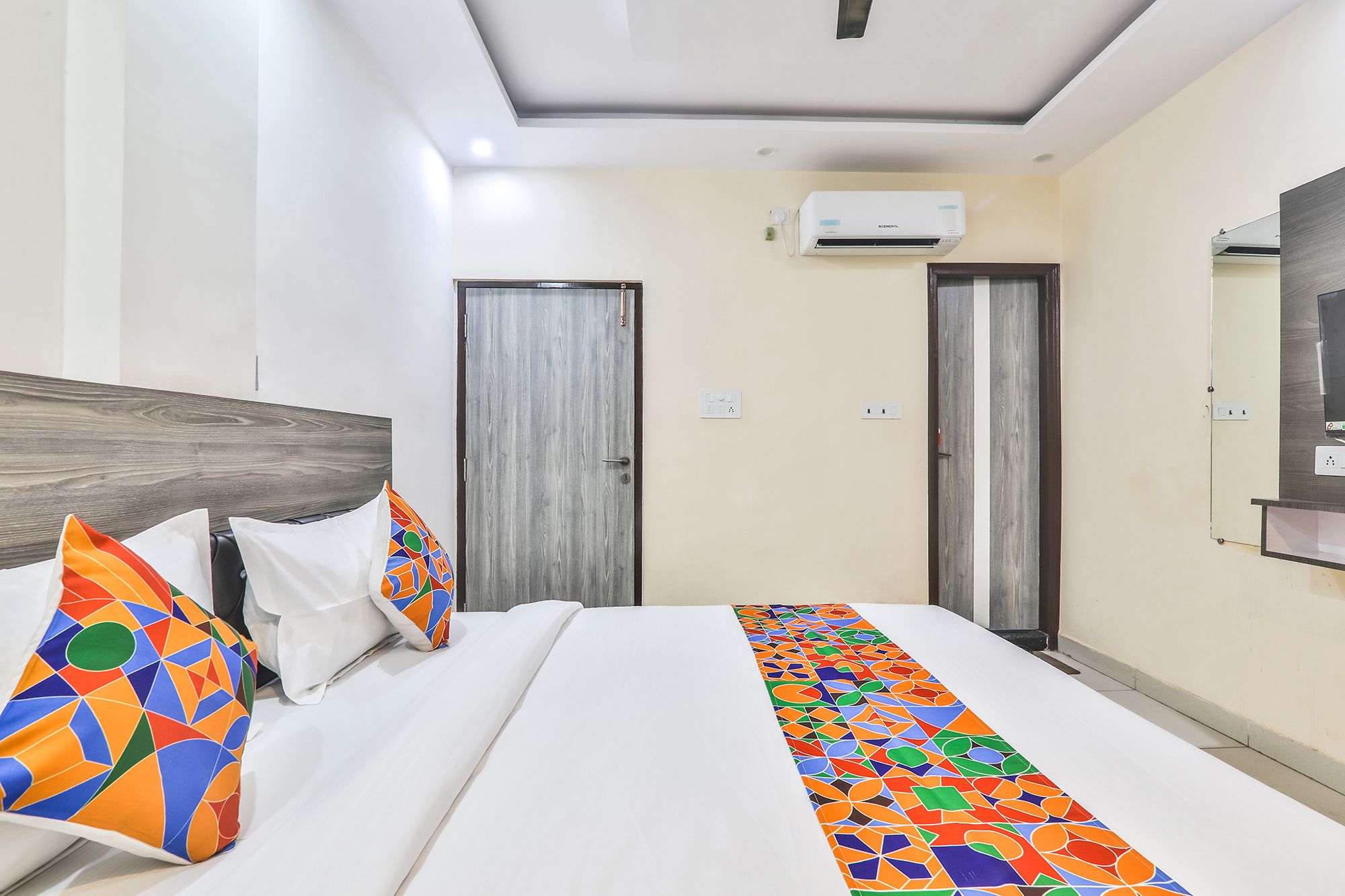 FabHotel LS Grand Deluxe Room 2