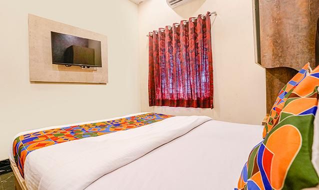 FabHotel The United Deluxe Room 8