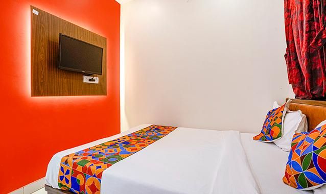 FabHotel The United Deluxe Room 11