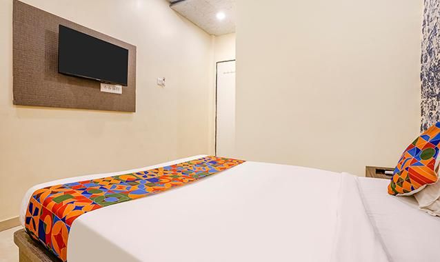 FabHotel The United Deluxe Room 19