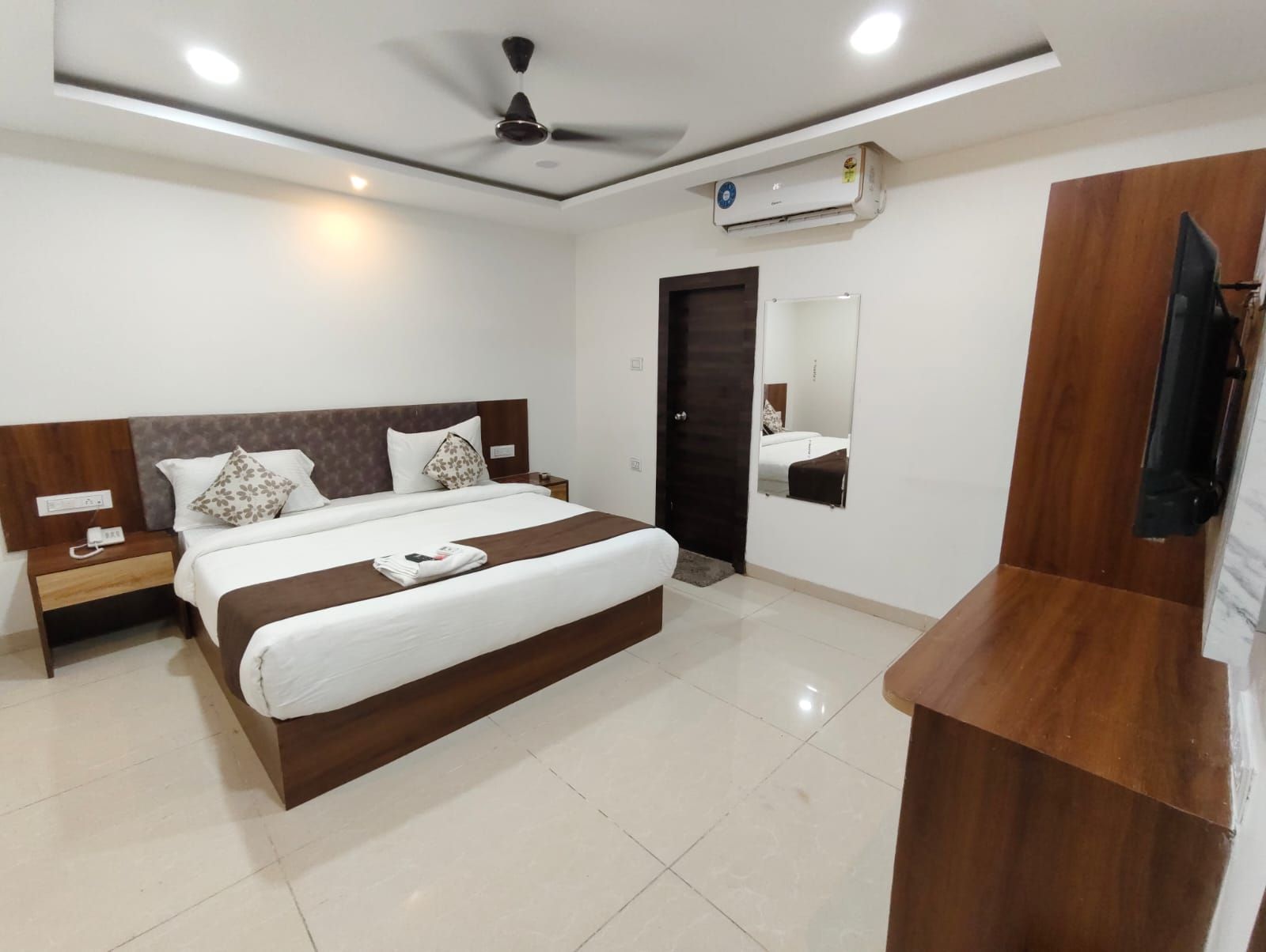 Hotel Million Star Deluxe Room  4