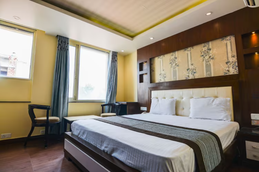 LUXURIOUS OPULENCE ROOM