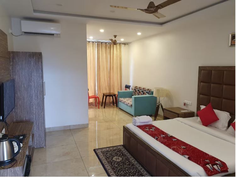 Super Deluxe with River Side View and Mountainside View with Balcony