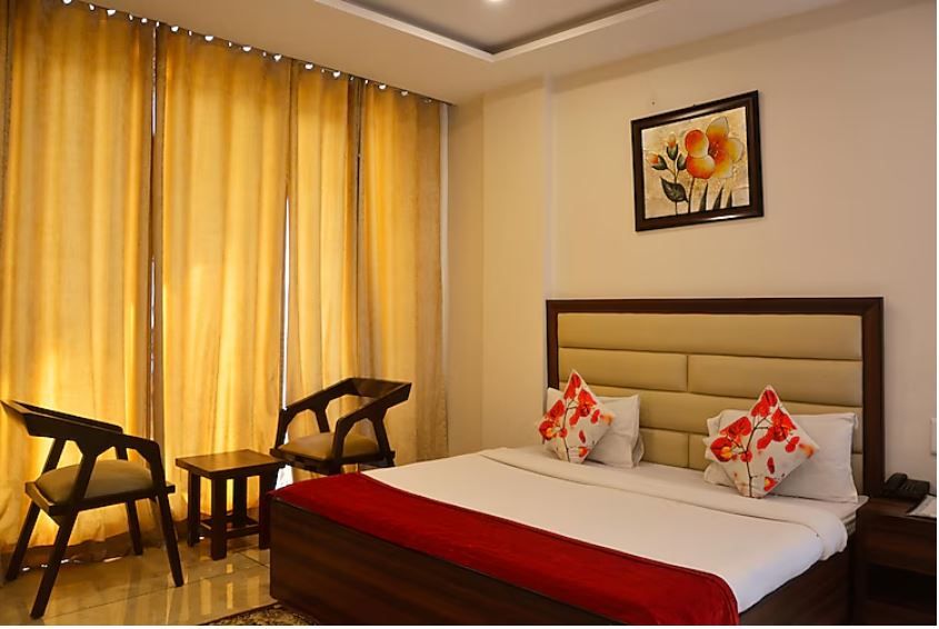 Super Deluxe with River Side View and Mountainside View with Balcony