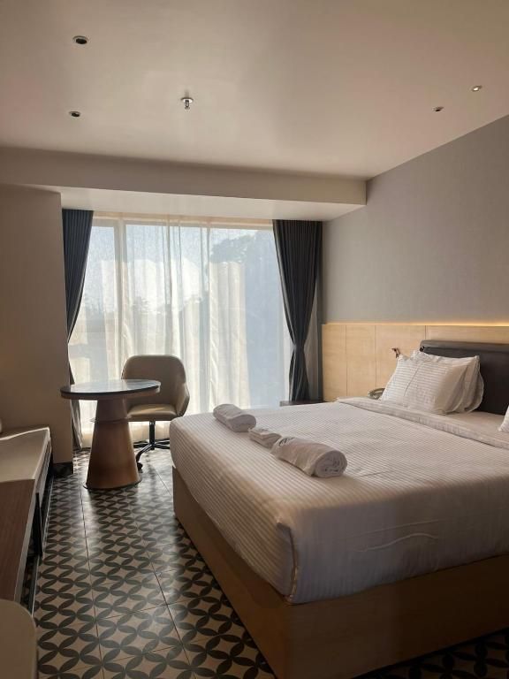 Deluxe Double Room (2 Adults + 1 Child)