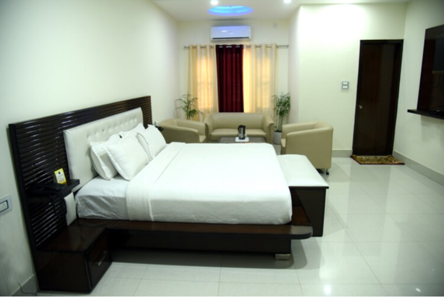 JS Plaza Suite with Sofa