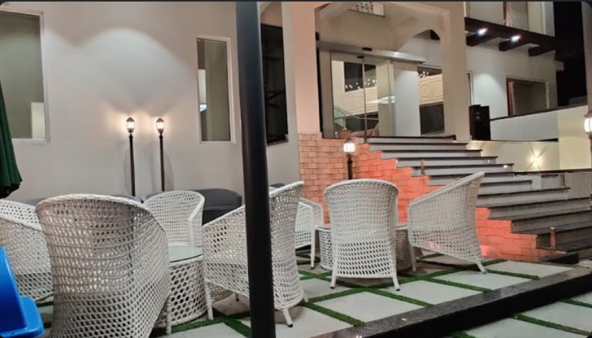  Dayal Hotel
