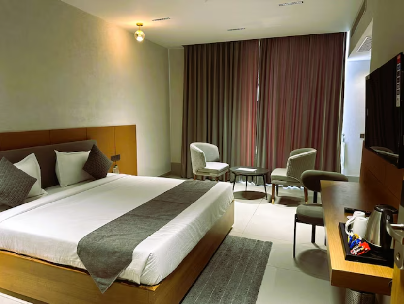 Court Regalia Deluxe Room With Wi-Fi 3